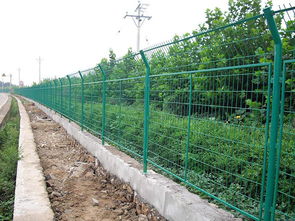 高速公路隔離柵報價、廠家選擇及路橋附屬工程建筑勞務(wù)分包指南